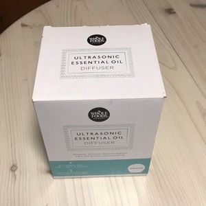 Ultrasonic essential oil diffuser